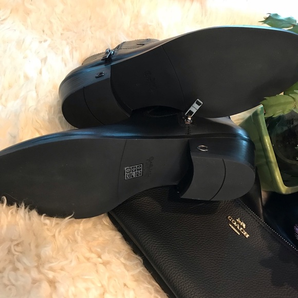 🆕 🎉HP🎊 LAST PAIR! Coach Dani Booties. Leather. - Picture 5 of 8